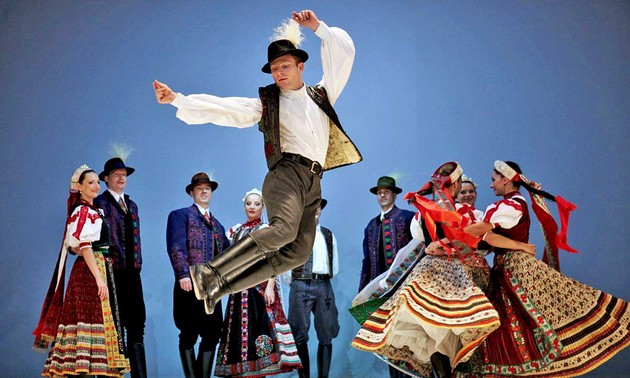 Hungarian folk dance - a dance of improvisation
